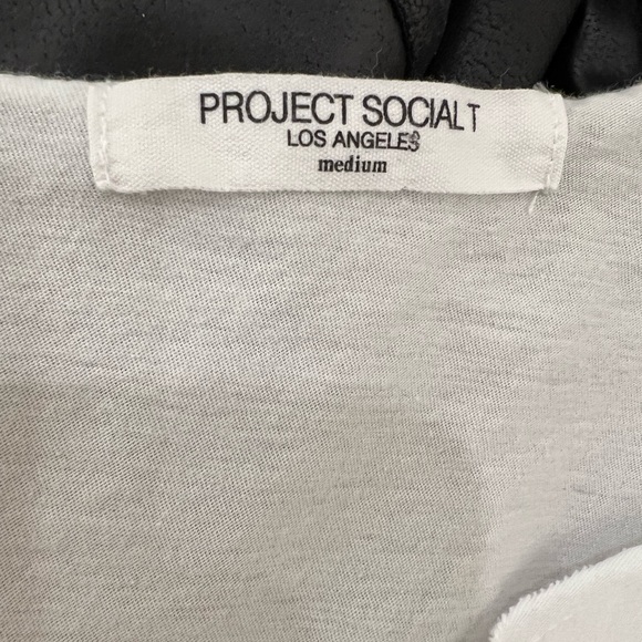 White tee - Picture 4 of 5